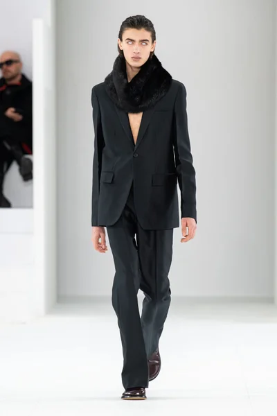 Look 32